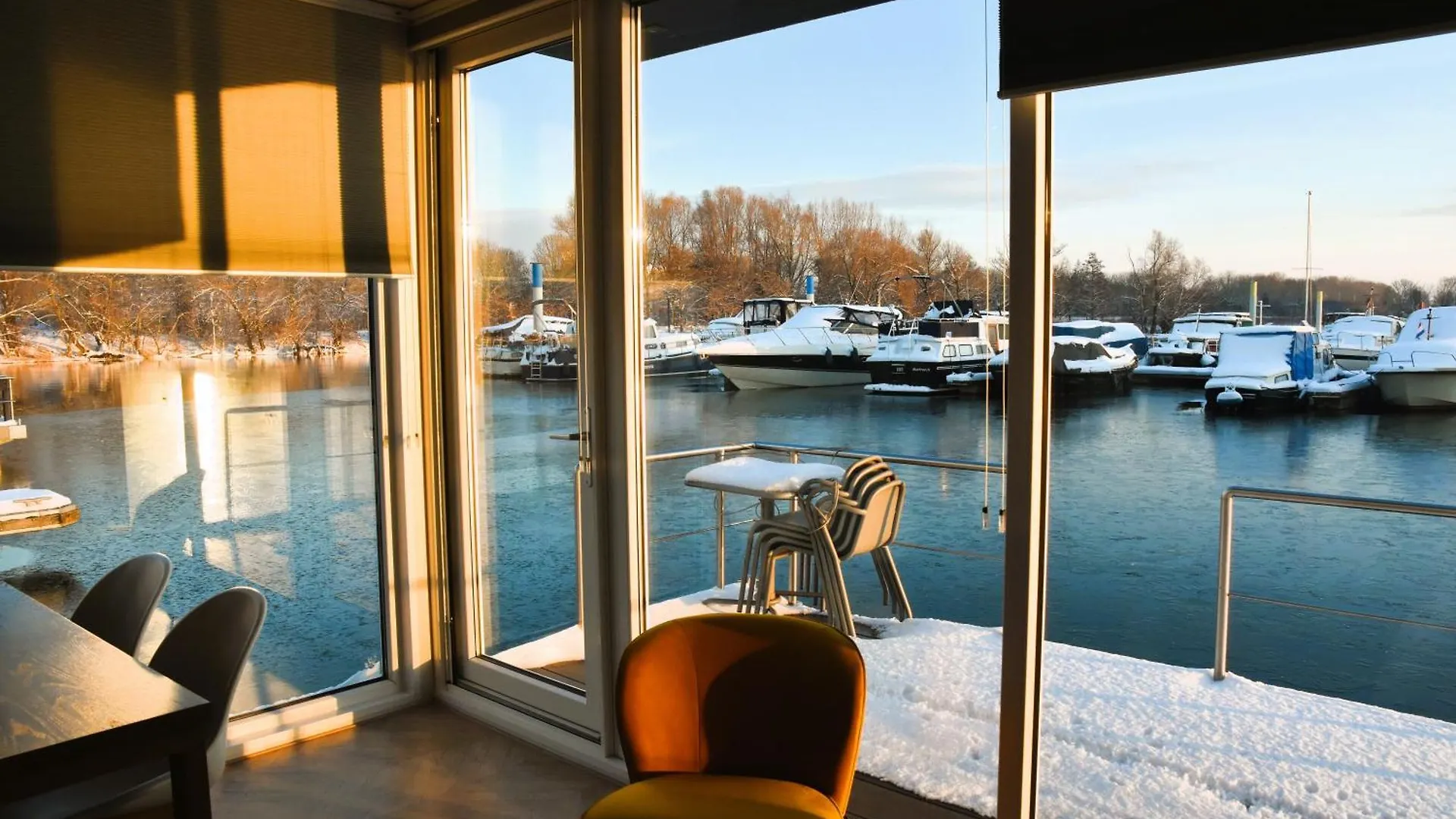 Houseboat Trinidad Hotel Maastricht Úszó hotel